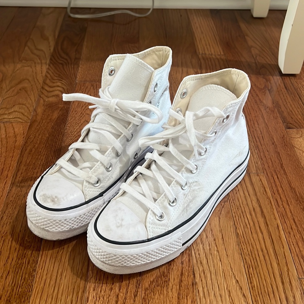 Super cute white platform converse size 6.5